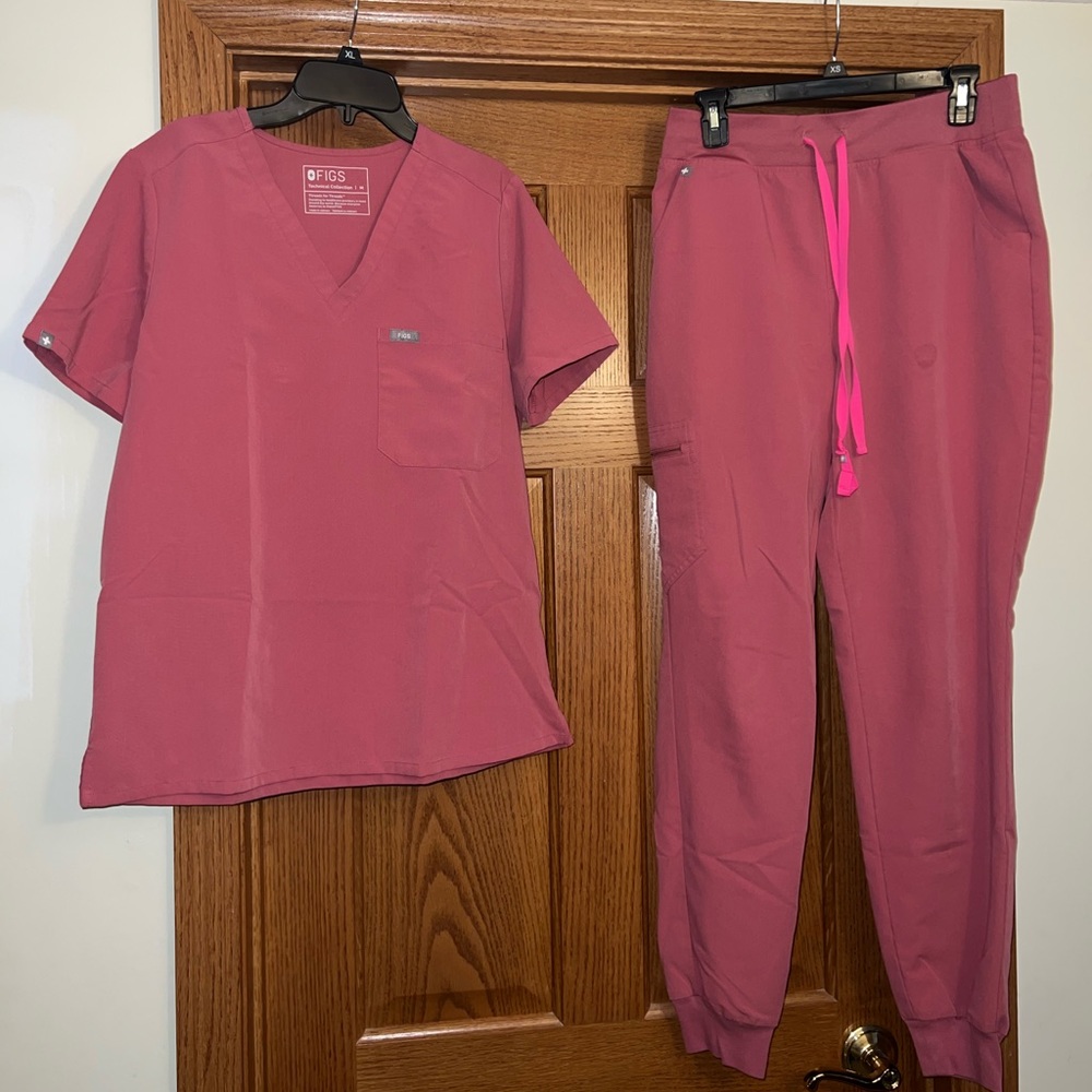 FIGS High-Waisted Zamora Jogger Scrub Set in Quartz